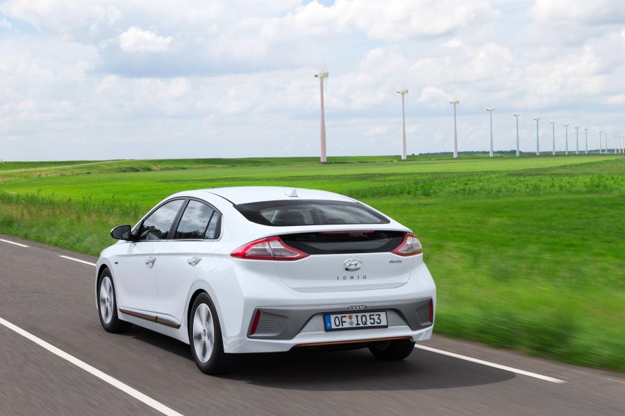  Hyundai IONIQ electric 2016 года  (WW) (фото 16 из 41)